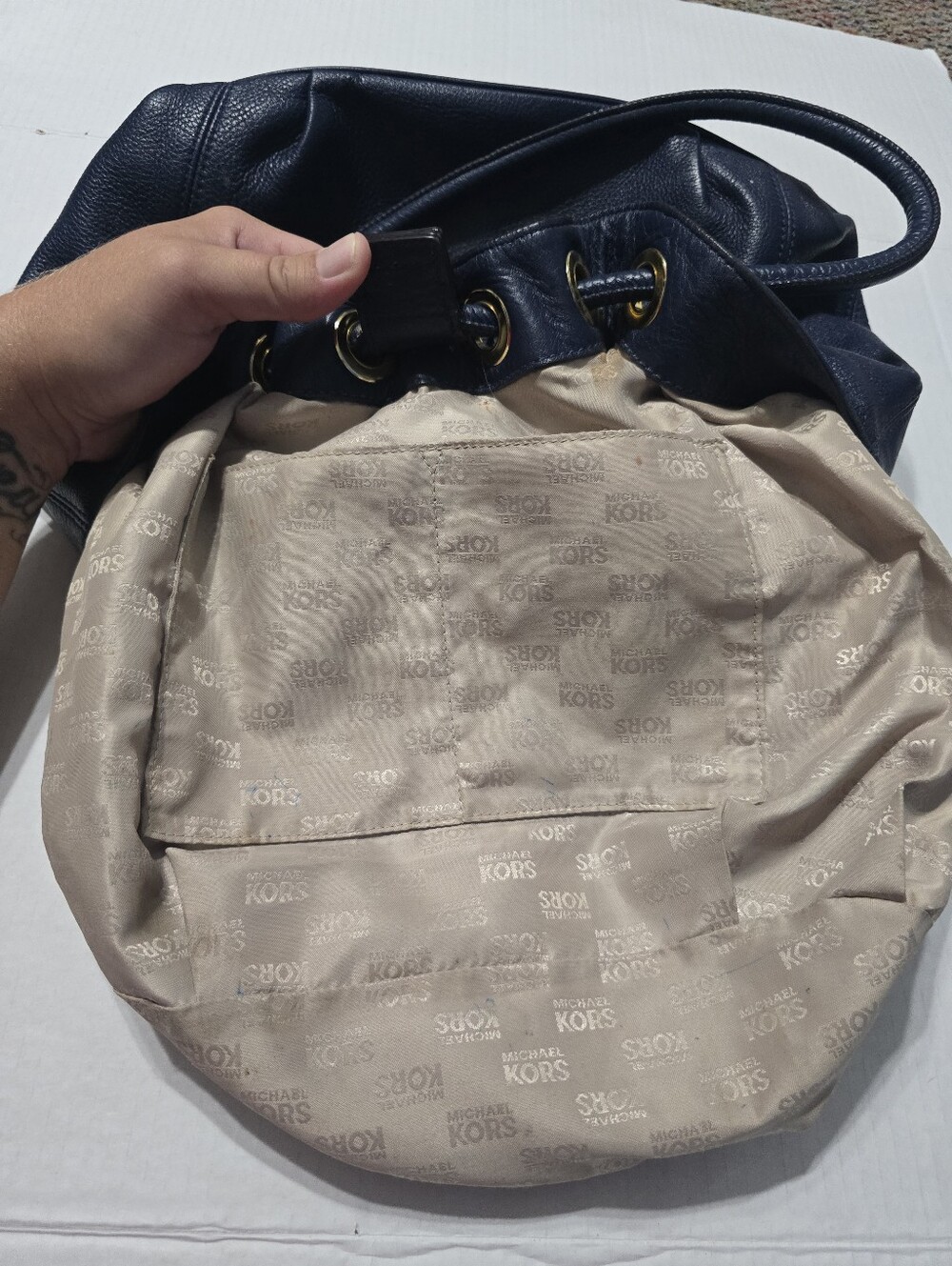 MK Michael Kors Navy Blue Shoulder Bag Purse Gold Tone Hardware Tassle Magnet - Picture 13 of 16